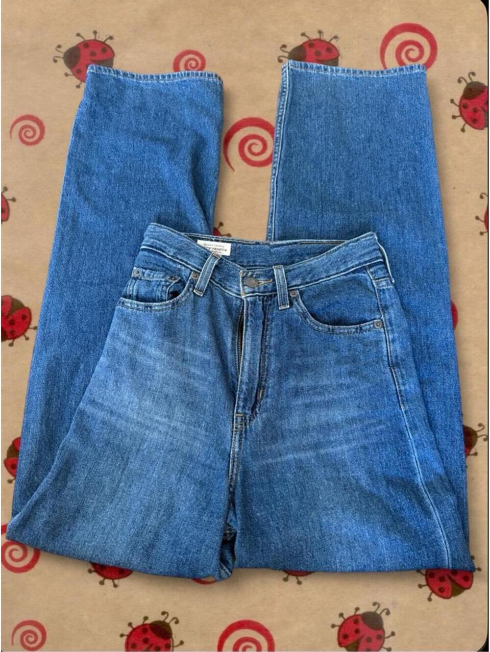 Levi's Women's Blue and Navy Jeans